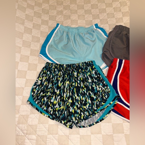 Athletic shorts bundle (4) - Picture 2 of 3